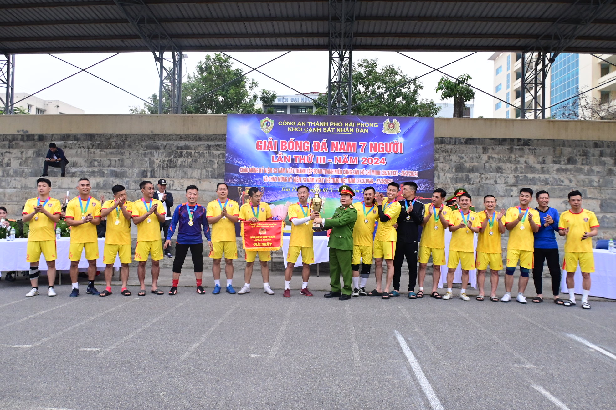 Đội bóng Phòng Cảnh sát giao thông đoạt giải Nhất giải bóng đá nam 7 người Khối Cảnh sát nhân dân năm 2024